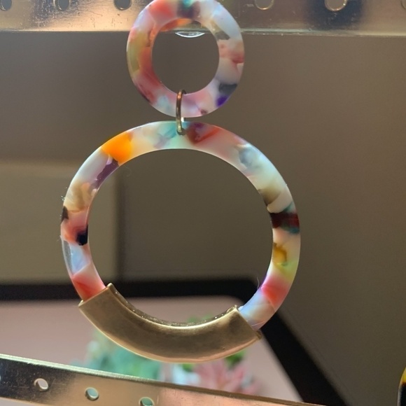 SALE💚 any 3 for $18 💚 Tortoise Marble  Acrylic Statement Earrings - Picture 2 of 3